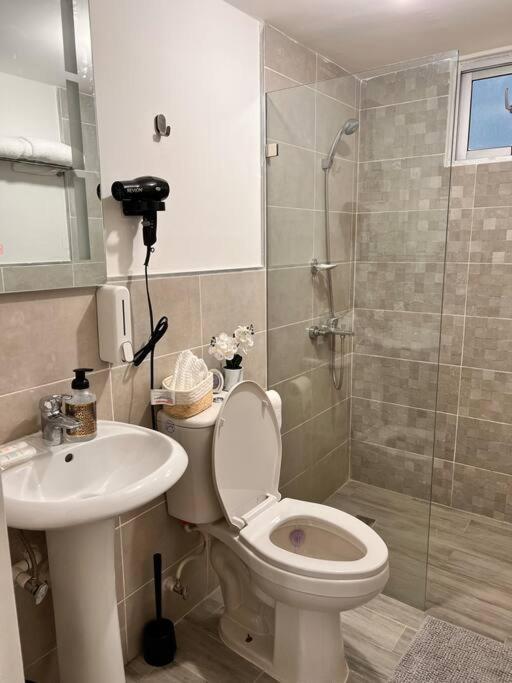 Lovely 3 Bedroom Condo Near Downtown And Foodies ปุนตากานา ภายนอก รูปภาพ
