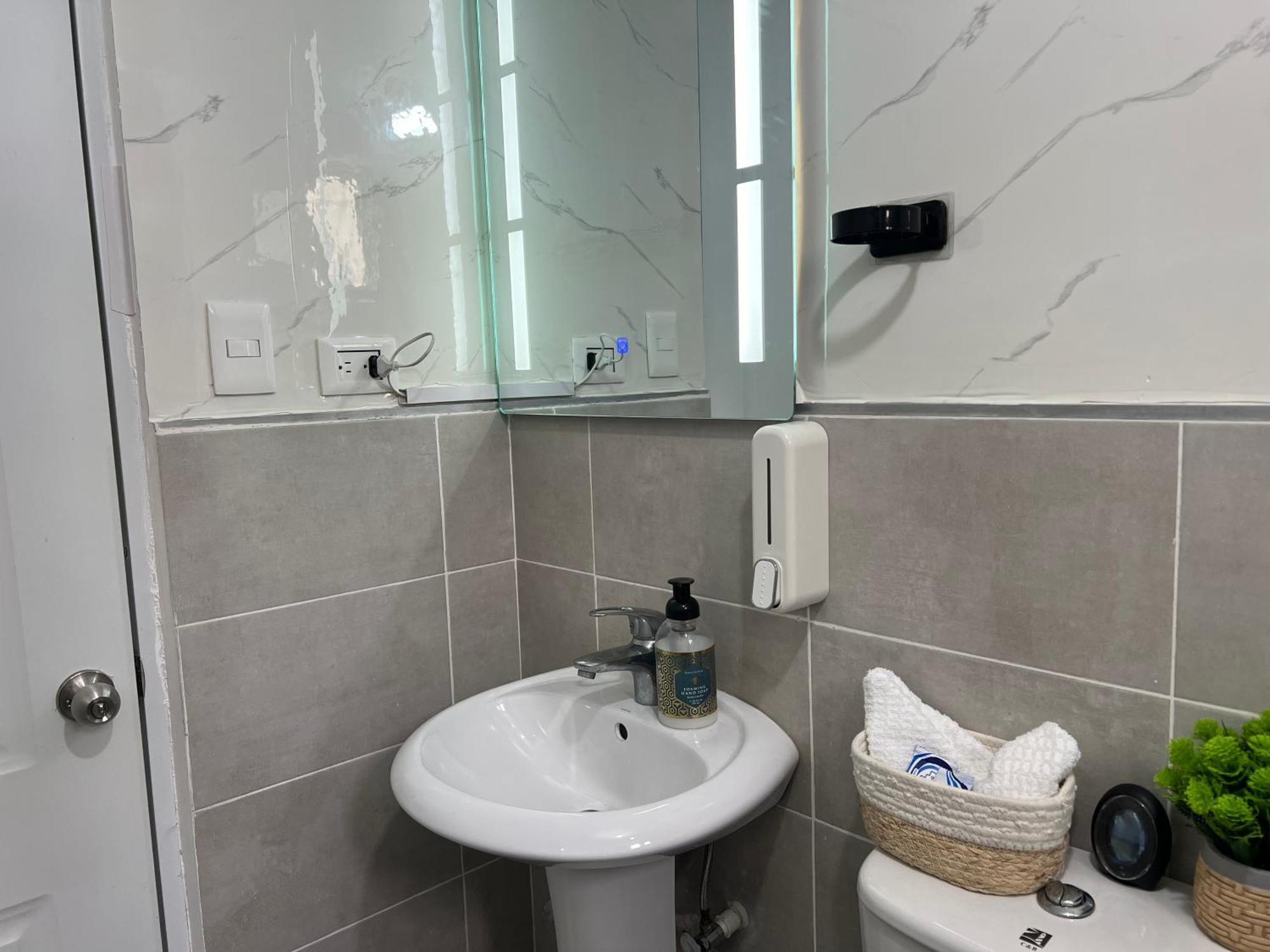 Lovely 3 Bedroom Condo Near Downtown And Foodies ปุนตากานา ภายนอก รูปภาพ